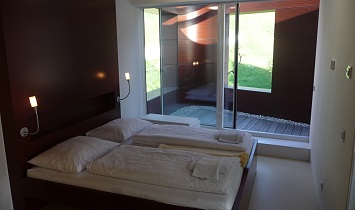 Bedroom with direct access to the terrace in the guise of a pergola